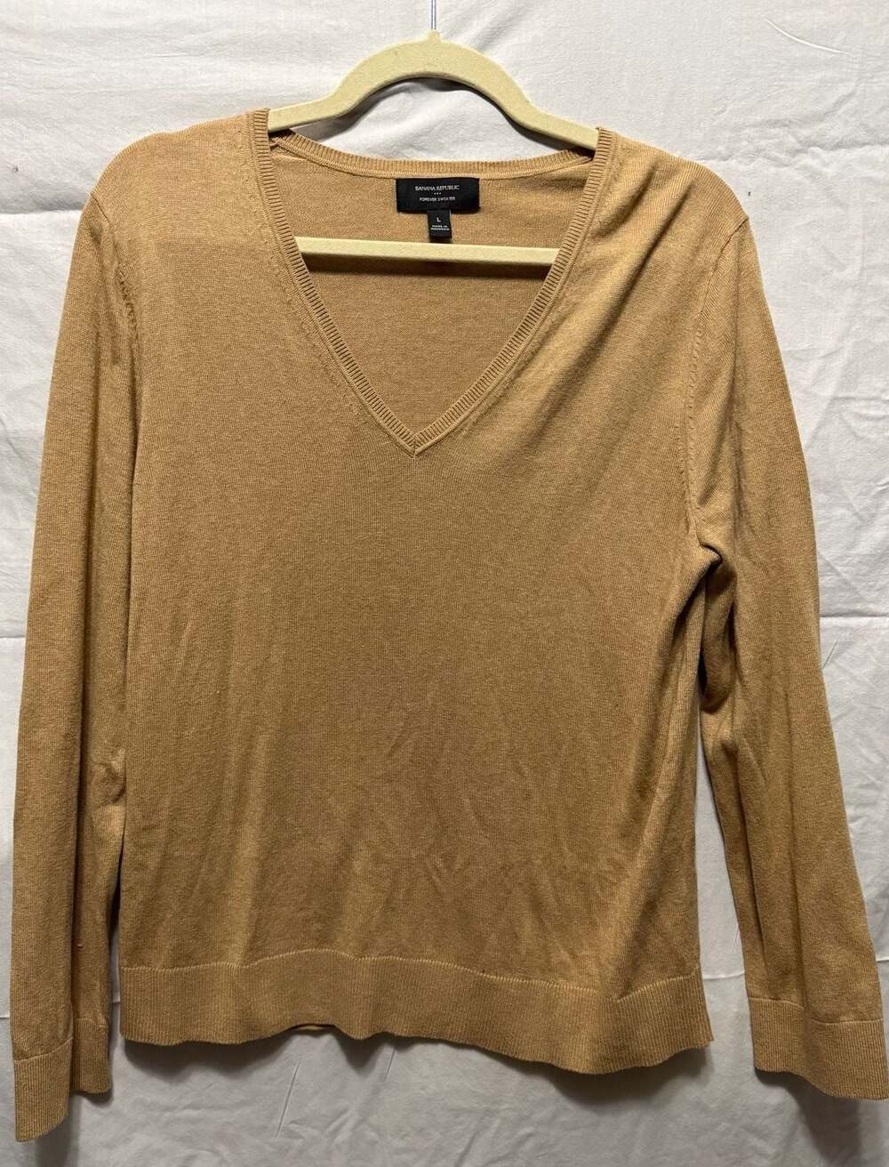 Banana Republic Forever V-Neck Sweater in Toffee‎ Camel Tan